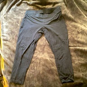 Four Black classic Torrid leggings